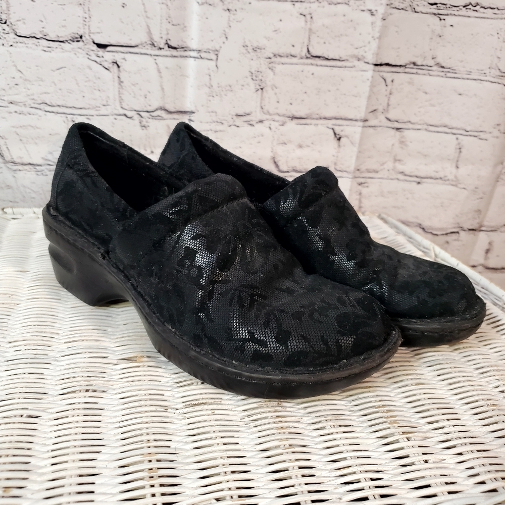 BOC Born Concepts Black Paisley Embossed Slip On Clog Mules Shoes Size 7.5